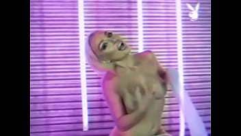 Sexy babe gets her boobs out