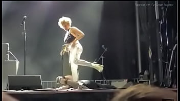 Black Girl Takes A Piss On A Man At Live Concert thumbnail