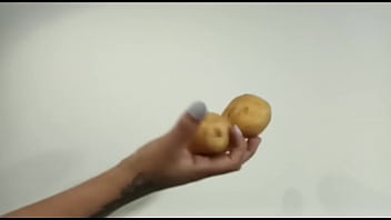 Manos Pequeñas Agarran Criollas Grandes thumbnail