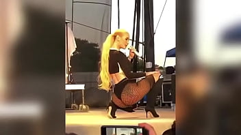 Rapper singer iggy azalea try not to cum