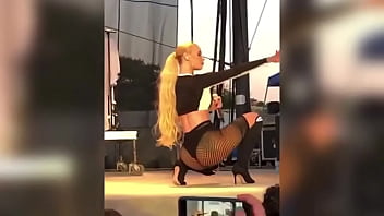 Rapper singer iggy azalea try not to cum