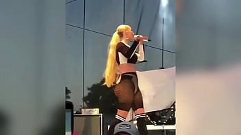 Rapper singer iggy azalea try not to cum