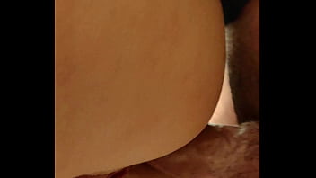 Littleangel84 cul rempli en anal dans un centre commercial