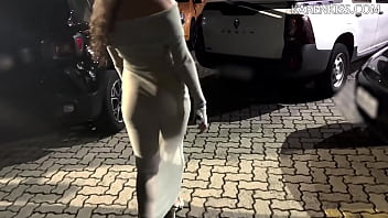 Quando desci do carro o manobrista ficou me olhando e só precisei dar uma piscadinha pra ele entender o recado e me segu