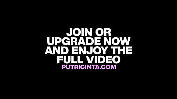 Putri cinta petite slut getting hot ready to suck on two cocks