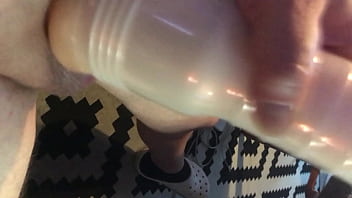 Im mastubrating whit my toys