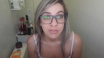 Gostosa safada cara de vadia olhadinha