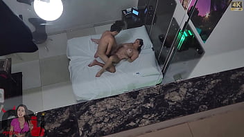 Todo castigo para corno é pouco esposa fode com gigante na frente do seu corno manso