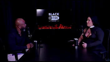 Sente tesão por saber que estão batendo punheta pra ela começou por pirraça fez fotos nua e seu lado vendedora pri melancia watch sheer red