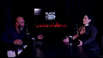 Sente tesão por saber que estão batendo punheta pra ela começou por pirraça fez fotos nua e seu lado vendedora pri melancia watch sheer red