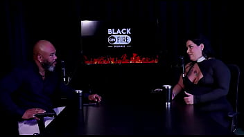 Sente tesão por saber que estão batendo punheta pra ela começou por pirraça fez fotos nua e seu lado vendedora pri melancia watch sheer red