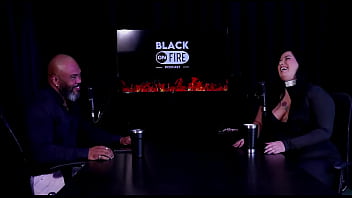 Sente tesão por saber que estão batendo punheta pra ela começou por pirraça fez fotos nua e seu lado vendedora pri melancia watch sheer red