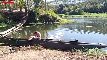 Dentro Do Barco Abandonado E Encima Da Ponte thumbnail