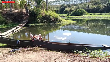 Dentro do barco abandonado e encima da ponte