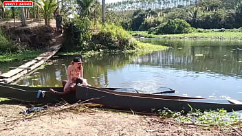 Dentro do barco abandonado e encima da ponte