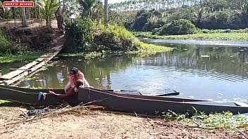 Dentro do barco abandonado e encima da ponte