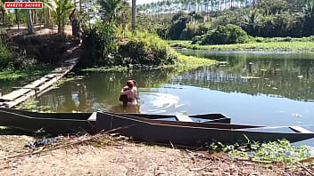 Dentro do barco abandonado e encima da ponte