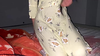 भाभी मेरे कमरे में आईं और हम एक ही बिस्तर पर सोये।