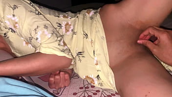 भाभी मेरे कमरे में आईं और हम एक ही बिस्तर पर सोये।