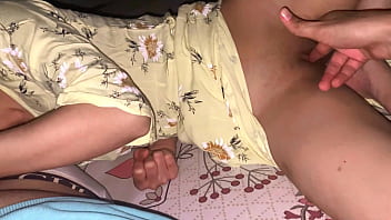 भाभी मेरे कमरे में आईं और हम एक ही बिस्तर पर सोये।