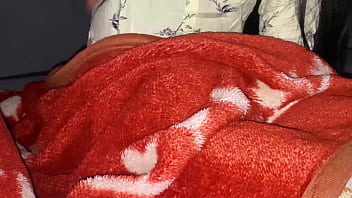 भाभी मेरे कमरे में आईं और हम एक ही बिस्तर पर सोये।