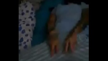 La graba dandole dedo en periscope