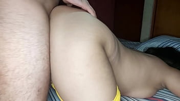 Qué estás haciendo papi ¡solo tengo 18 años no eyacules dentro de mí