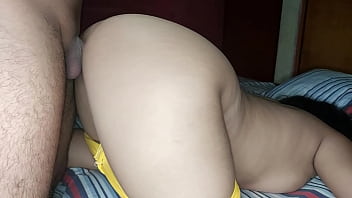 Qué estás haciendo papi ¡solo tengo 18 años no eyacules dentro de mí