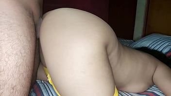 Qué estás haciendo papi ¡solo tengo 18 años no eyacules dentro de mí