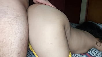 Qué estás haciendo papi ¡solo tengo 18 años no eyacules dentro de mí