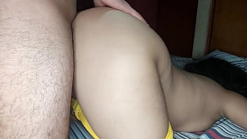 Qué estás haciendo papi ¡solo tengo 18 años no eyacules dentro de mí