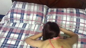 La puta de mi mujer me chupa la polla y los huevos antes de follarla en cuatro pov amateur nora milf andy z 94