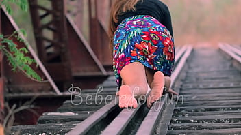 Pendeja putita caminando lista para cojer