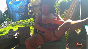 Klaudiaambergirl solo outdoor