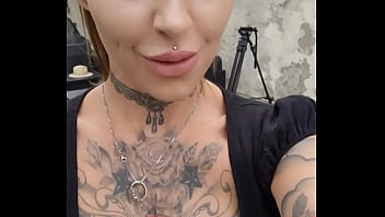 Toujours en tournage avec toutes l équipe campeuse sans culotte