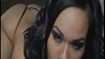 Sexy black woman with fat ass twerkin