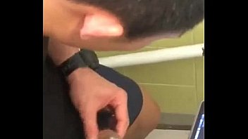 Sục Lén Trong Toilet Turned Secretly Masturbating Boy thumbnail