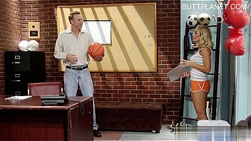 Cute Pornstar B Deep Throat thumbnail