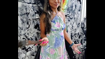 Sra ker brincando antes de atender ao cliente