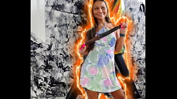 Sra ker brincando antes de atender ao cliente