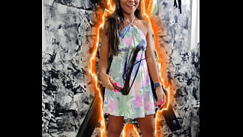 Sra ker brincando antes de atender ao cliente