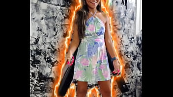 Sra ker brincando antes de atender ao cliente