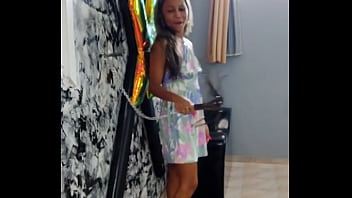 Sra ker brincando antes de atender ao cliente