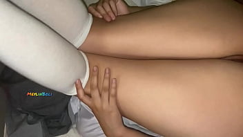 Hermosa colegiala con faldita roja follada y destrozada por su ex despechada ninfomana