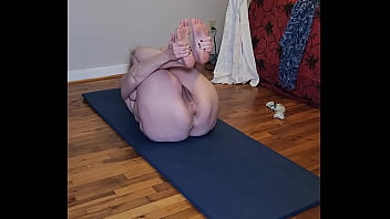 Hot milf doing some yo ga