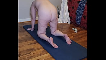 Hot milf doing some yo ga