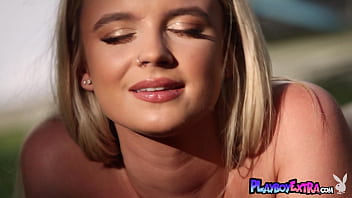 Glamorous naked teen blondie shaking her hot butt outdoor