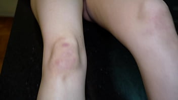 Surpresa para o marido gostosa colocou confeito no corpo para fazer surpresa para o marido dela