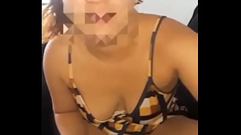 Sozinha na cama e gozando como se fosse a última vez