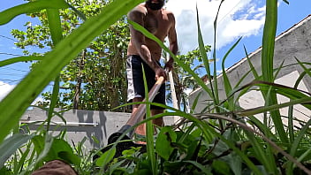 De calcinha molhada e blusinha tr não resisti e meti no quintal